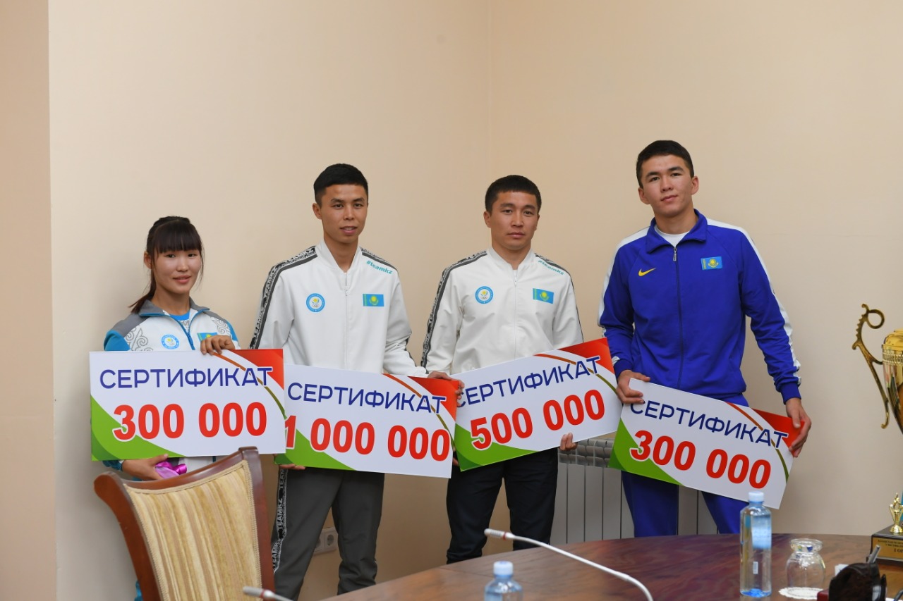 Түркістан: Бокстан әлем чемпионатының қола жүлдегеріне 1 000 000 теңге табыс етілді