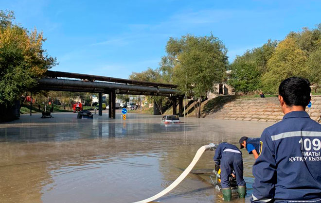 Алматыда жарылған су құбыры қалпына келтіріледі