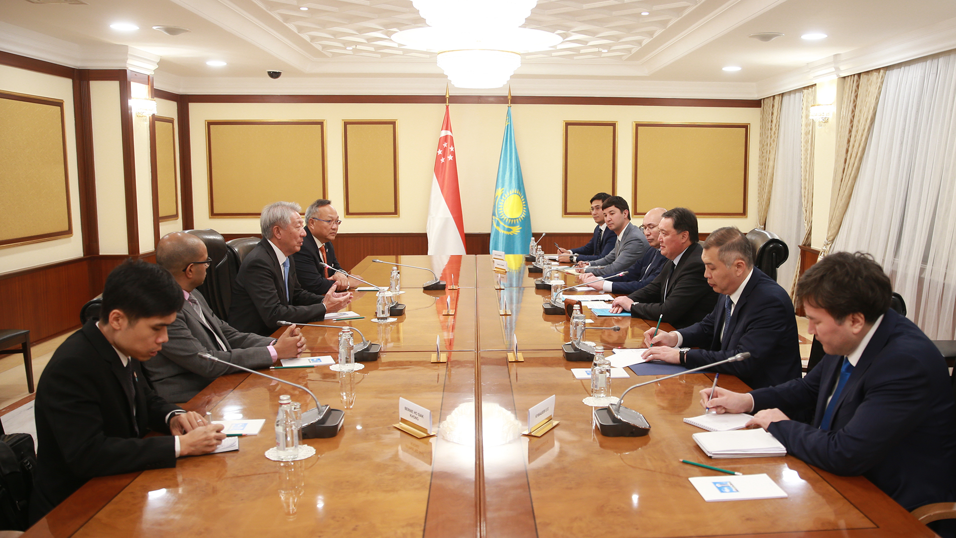 Асқар Мамин Сингапурдың Аға Министрі Тео Чи Хинмен кездесті