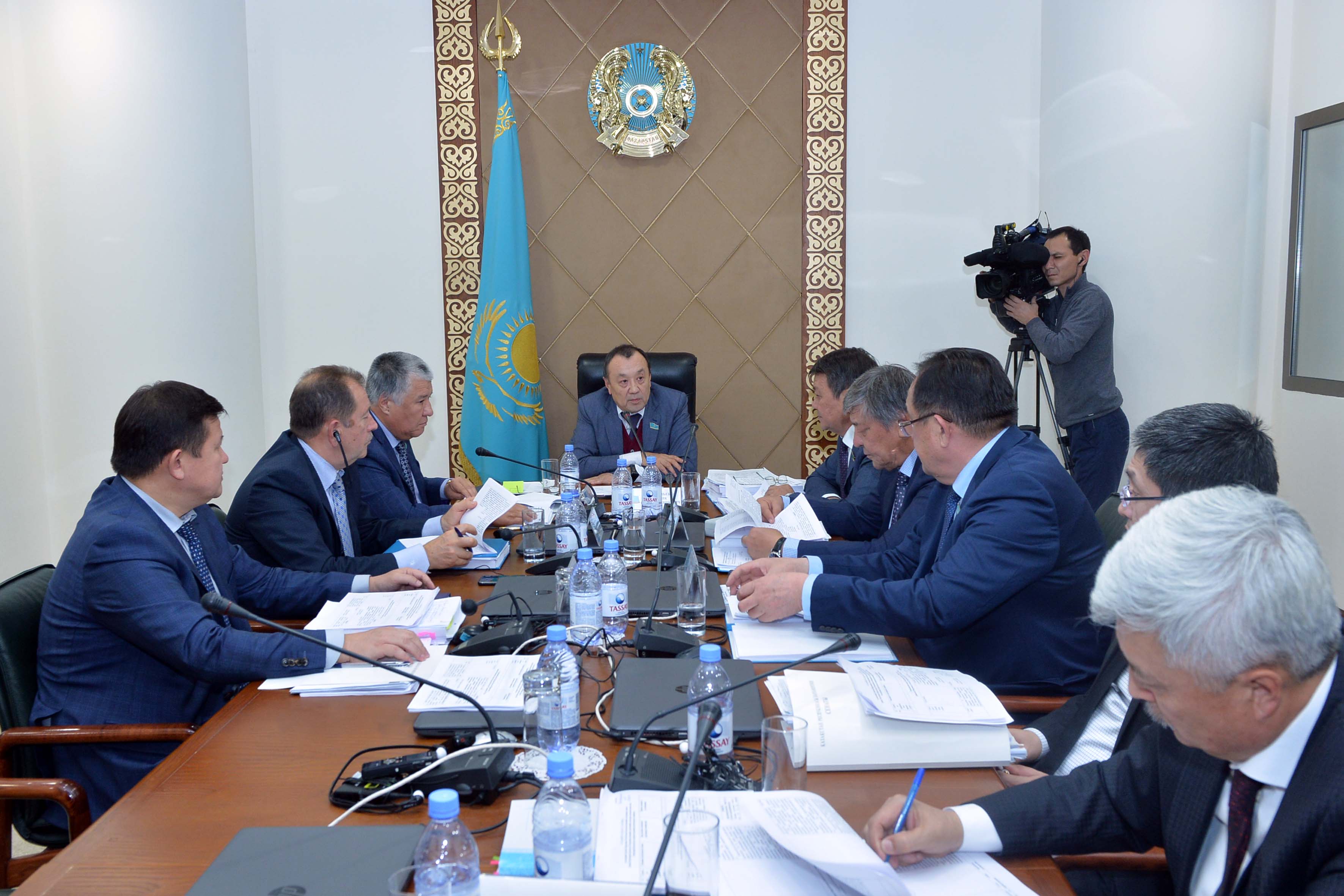 Сенатта тұрғын үй-коммуналдық шаруашылық мәселелері туралы заң жобасы қаралды