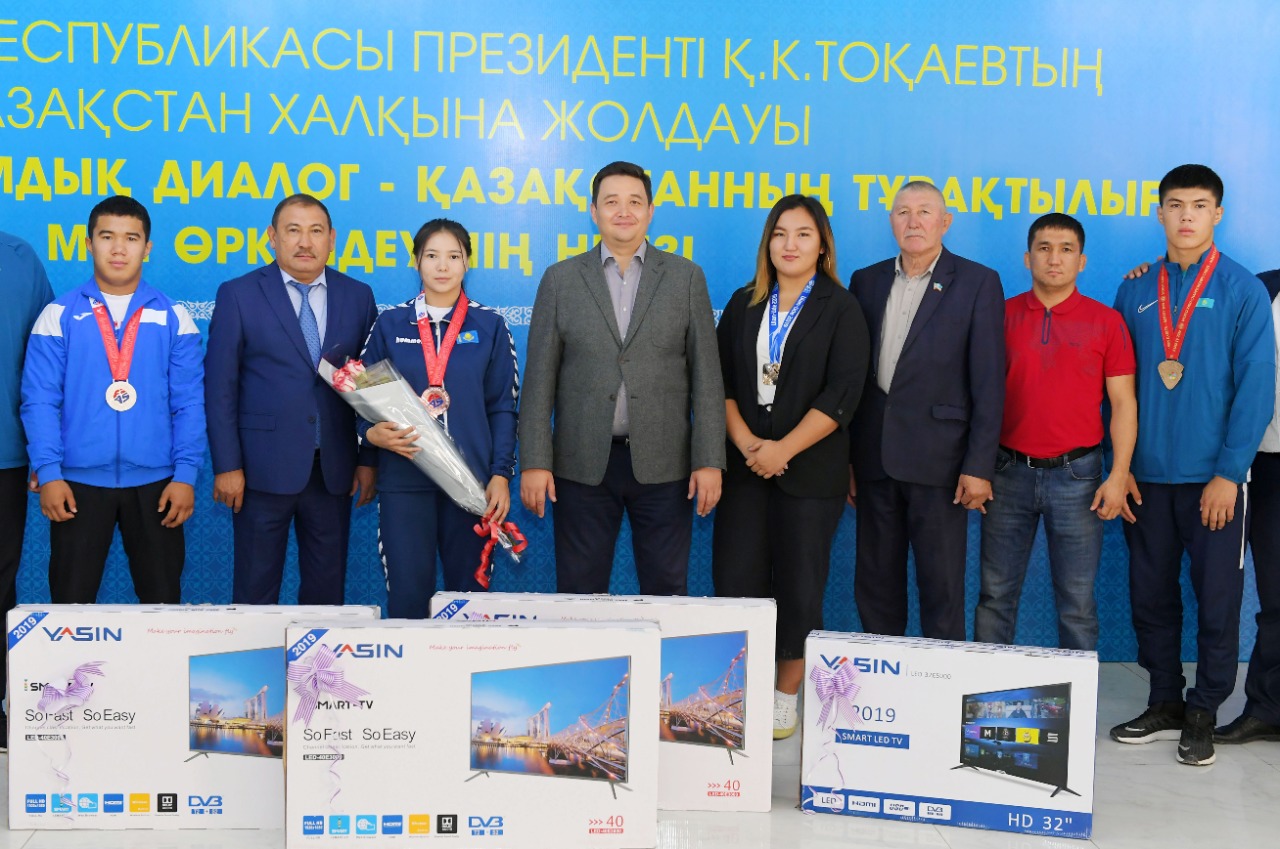 Түркістан: Әлем чемпионатының жүлдегерлеріне құрмет көрсетілді