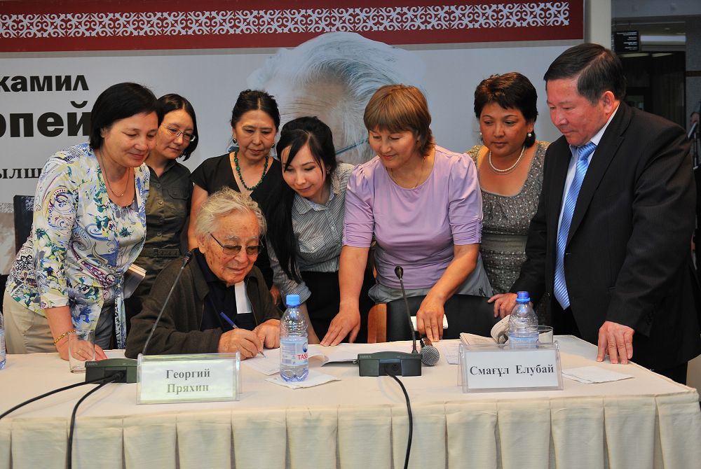 Әдебиетшілердің Әбдіжәміл Нұрпейісов туралы пікірі