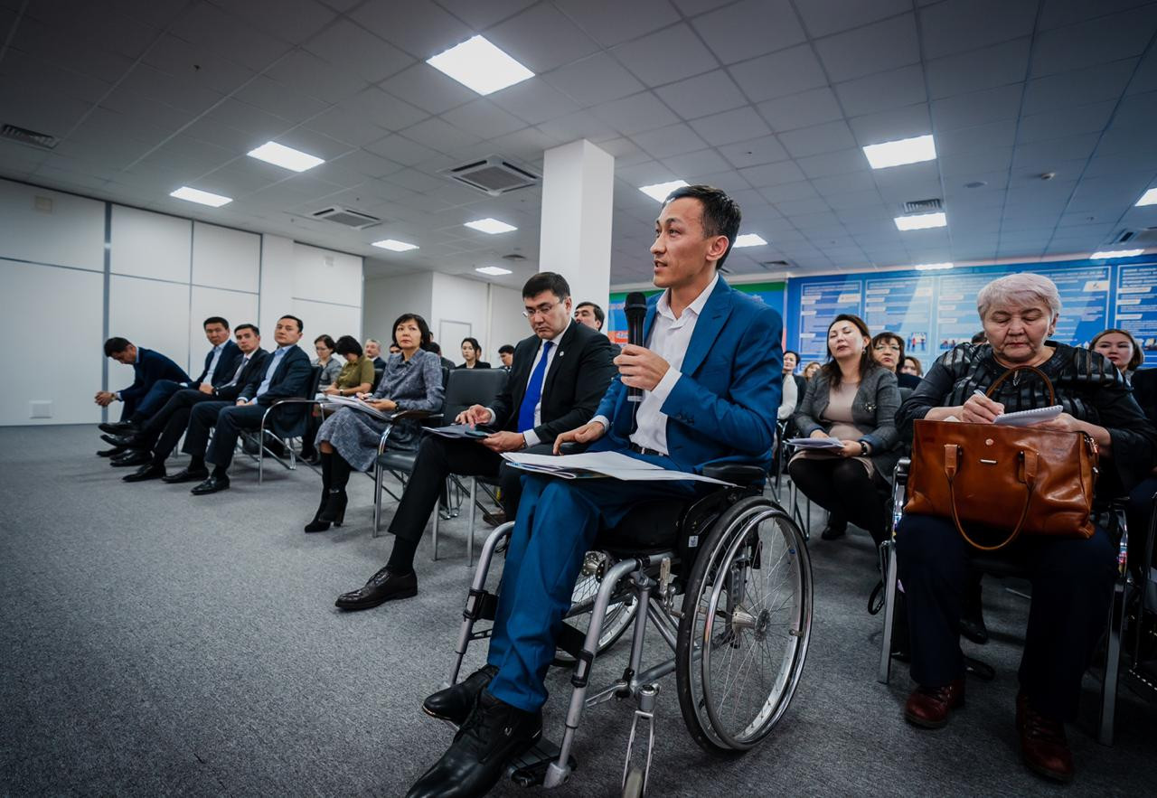 Алтай Көлгінов үкіметтік емес ұйымдармен кездесті