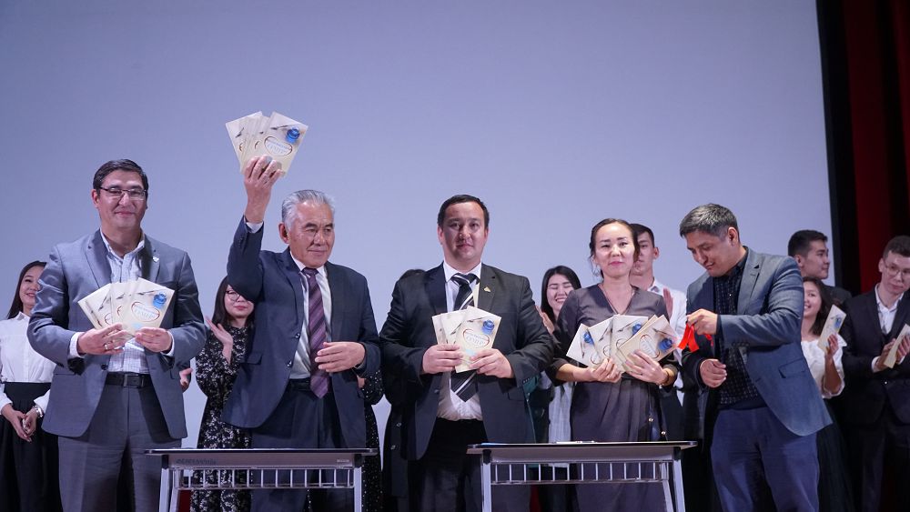 Алматыда «Мен сені жақсы көрем өмір!» әңгімелер жинағы таныстырылды