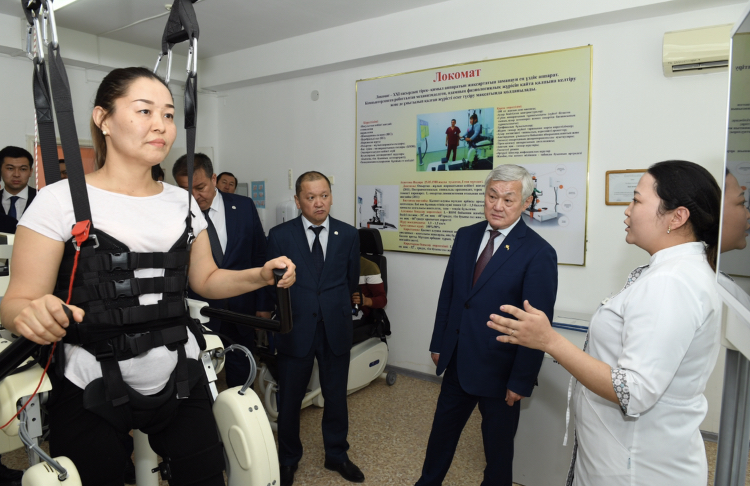 Б.Сапарбаев әлеуметтік қызметкерлерді кәсіби мерекесімен құттықтады