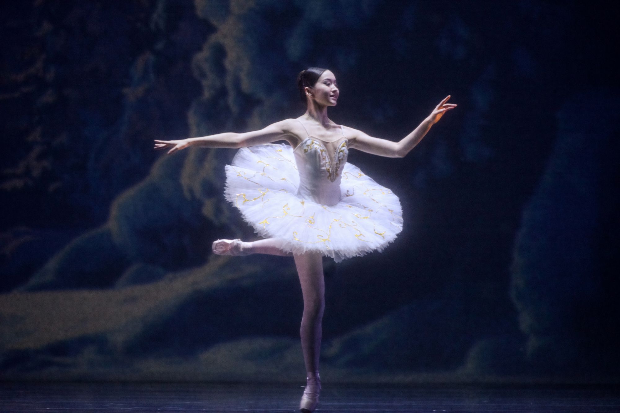 Балет жұлдыздары Алматыда өнер көрсетті