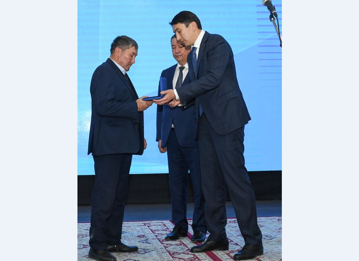 Қызылордалық инспектордың отбасына ІІІ дәрежелі «Айбын» ордені табысталды