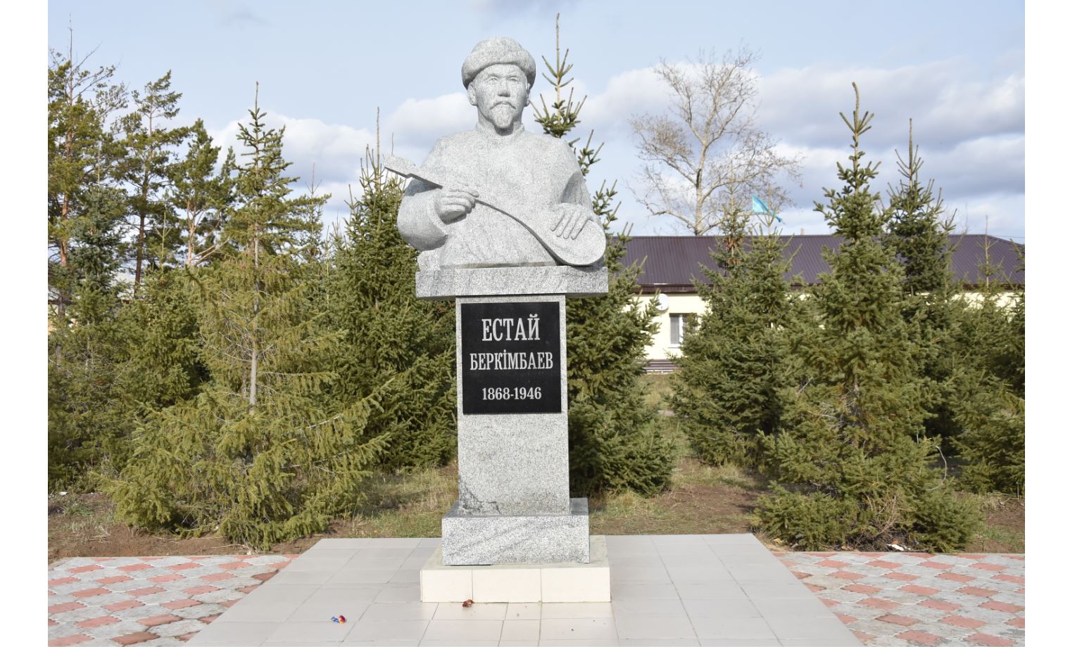 Естайдың ескерткіші