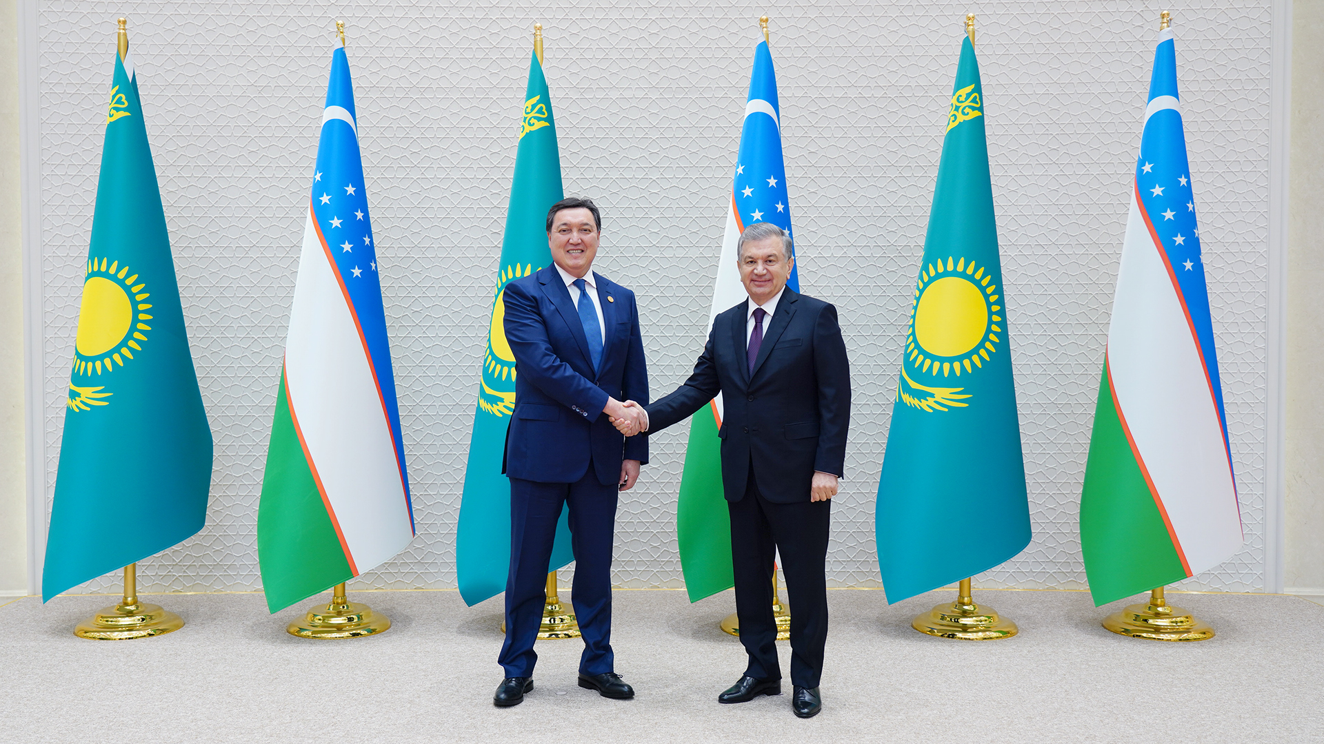 Асқар Мамин Өзбекстан Президенті Шавкат Мирзиеевпен келіссөздер өткізді