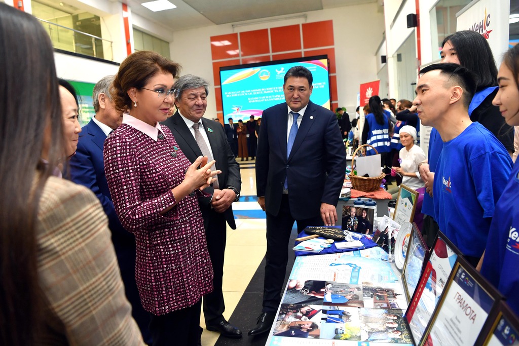 Д.Назарбаева жастар ұйымдарының өкілдерімен кездесті