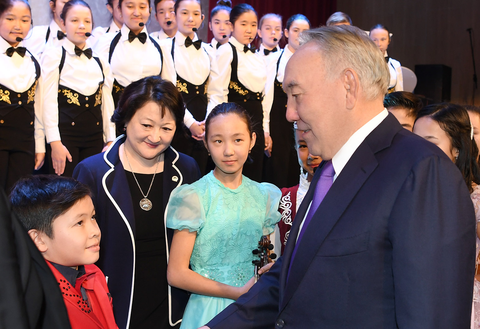 Елбасы жаңа музыка мектебіне барды