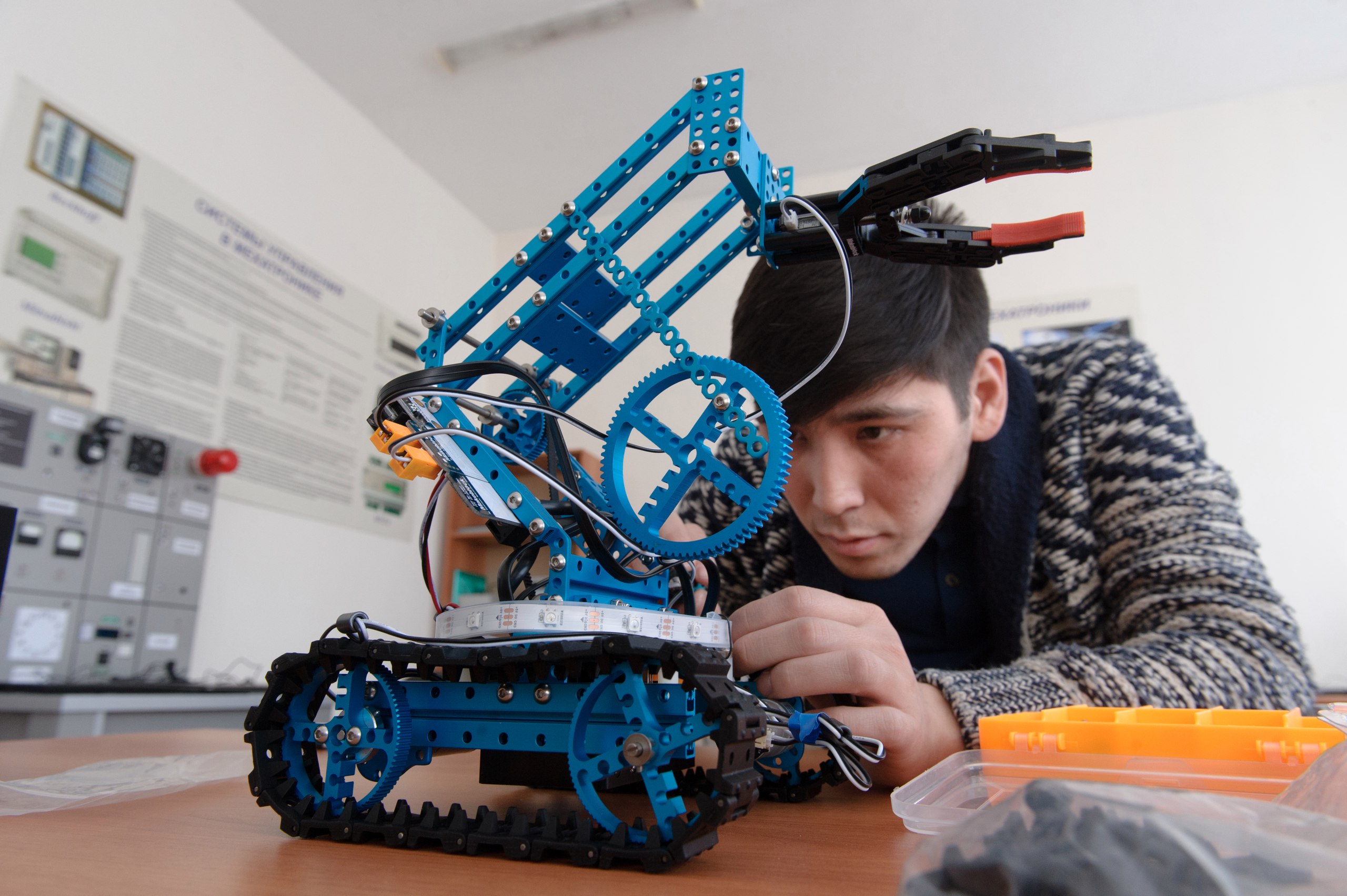 Ақылды мехатроник