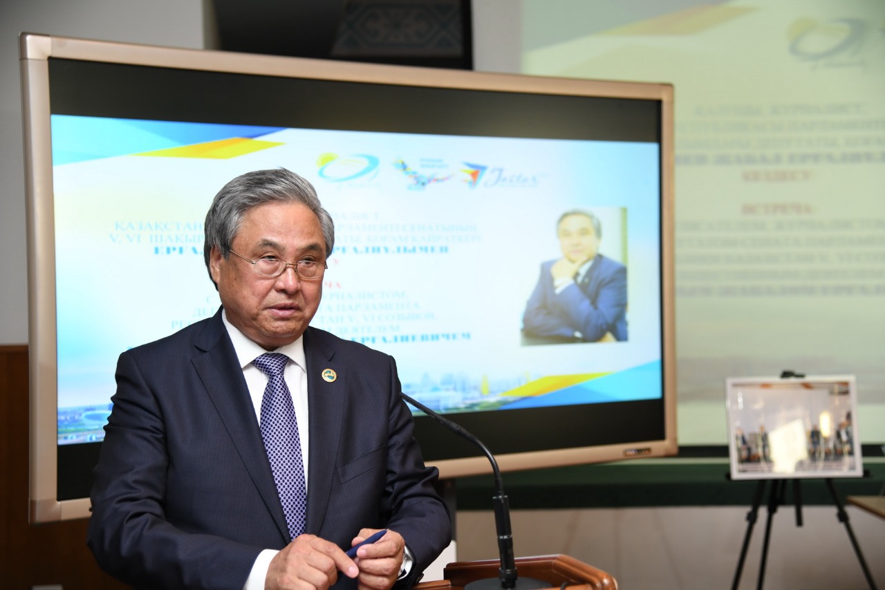 Жастар жазушы Жабал Ерғалиевпен кездесті