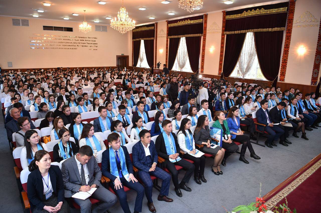 Шымкент қаласының әкімі студенттермен кездесті