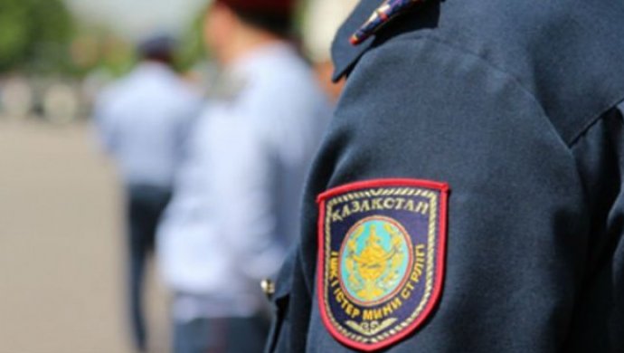 Оралда жүргіншіні көлікпен қағып кеткен полиция қызметкері жұмыстан қуылды