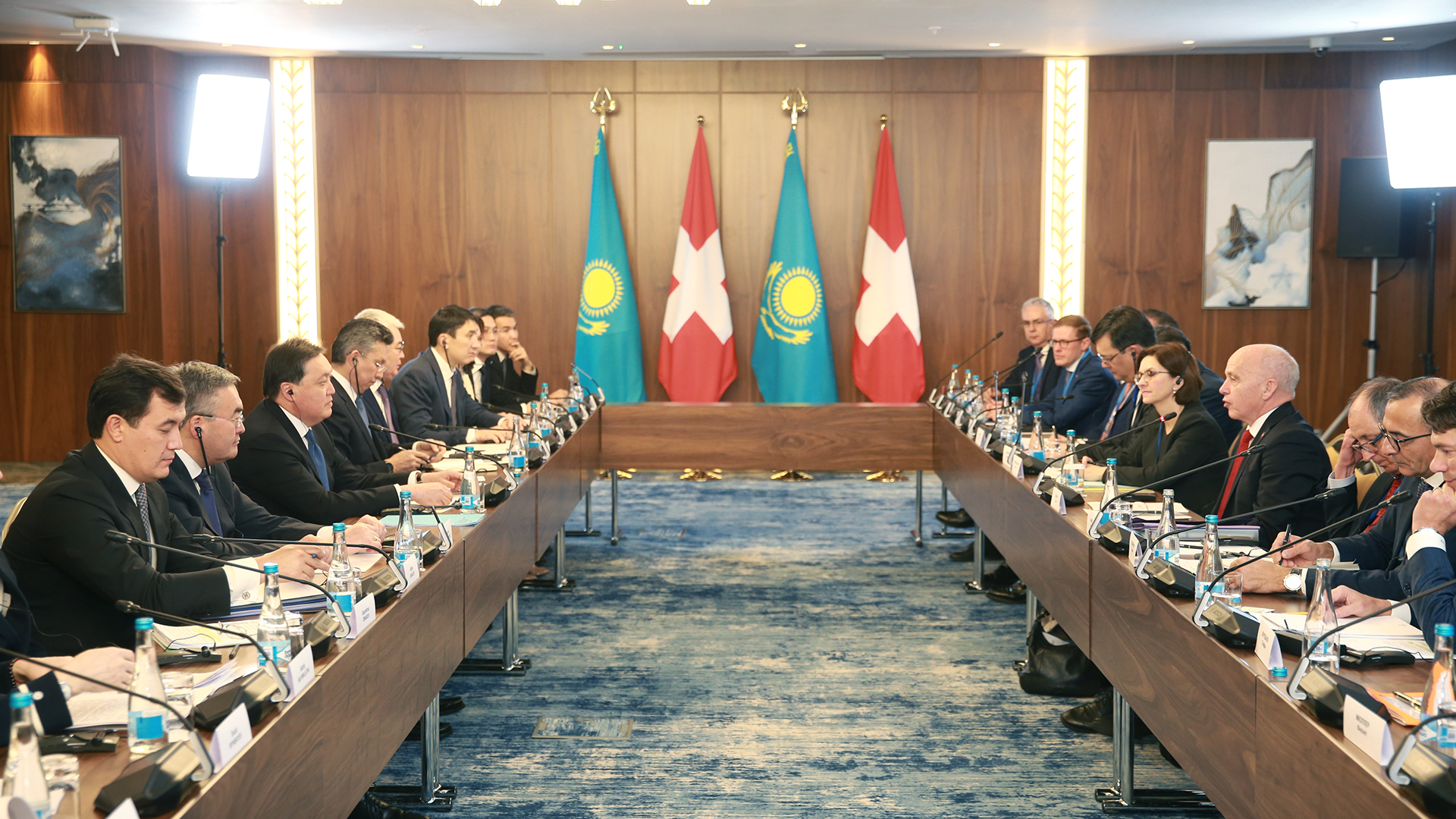 А. Мамин Швейцарияның Федералды Президентімен келіссөздер өткізді