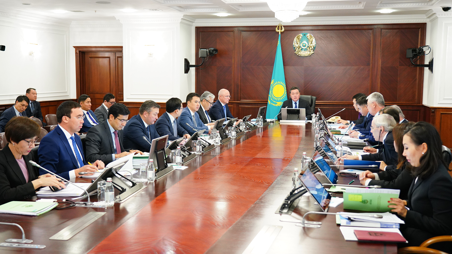 Асқар Мамин «Бәйтерек» холдингі Директорлар кеңесінің отырысын өткізді