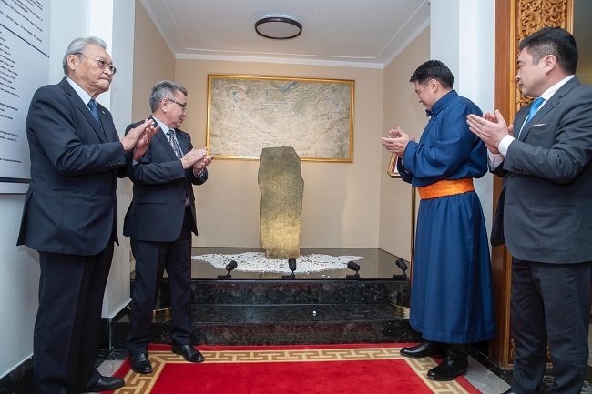 Көне түркі дәуіріндегі «Хүйіс толгой» ескерткішін орнату рәсімі өтті