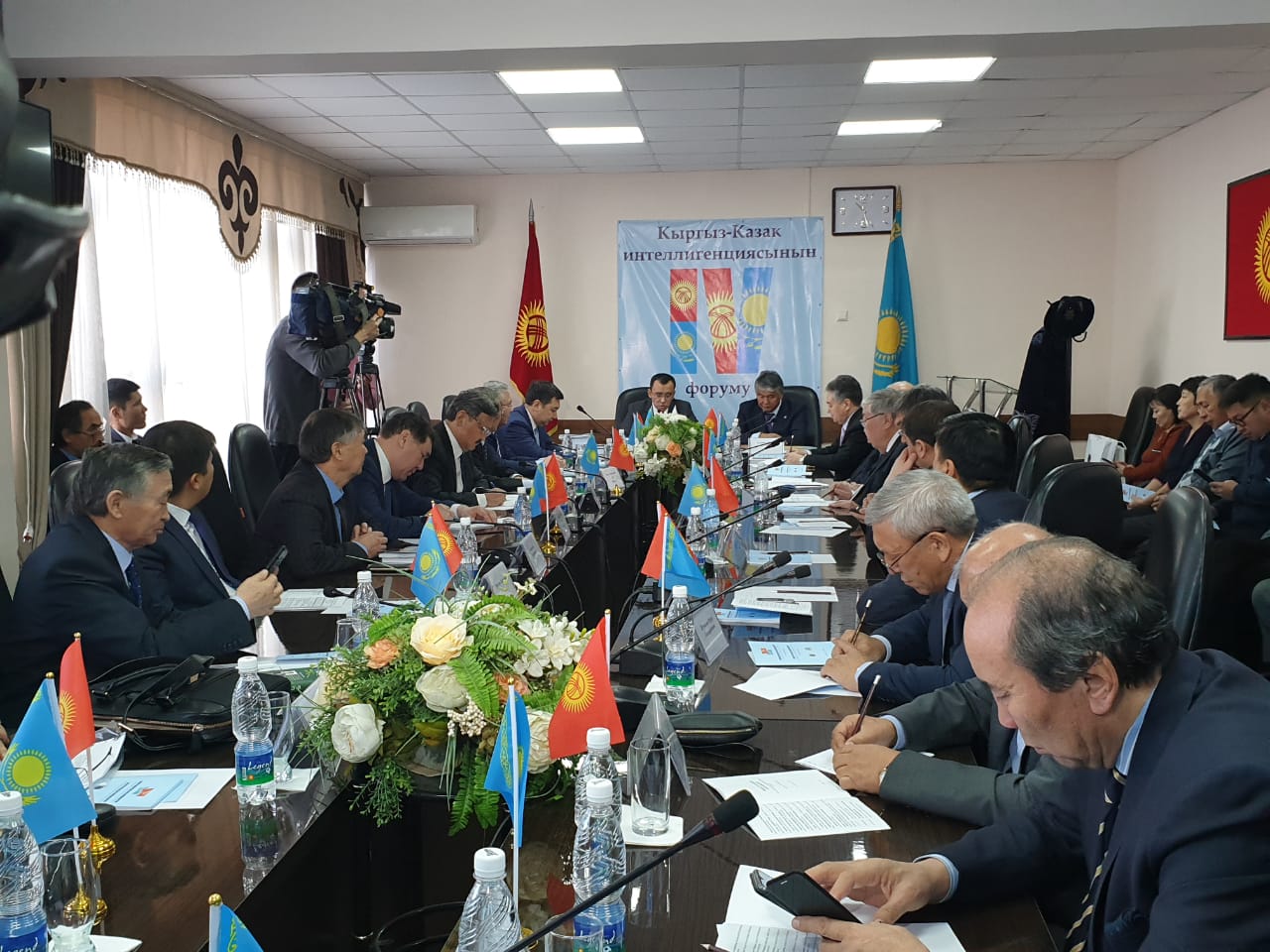 Халықаралық Түркі академиясының ұйымдастыруымен Бішкекте қазақ-қырғыз зиялыларының IV форумы өтті