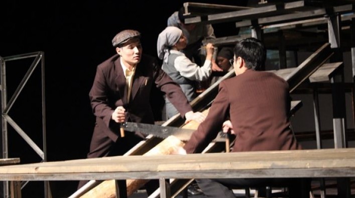 Сәкеннің соңғы сапарын сахналады