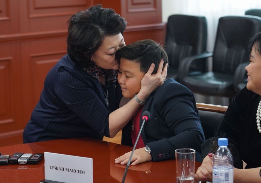 Әміре ізін жалғаған...