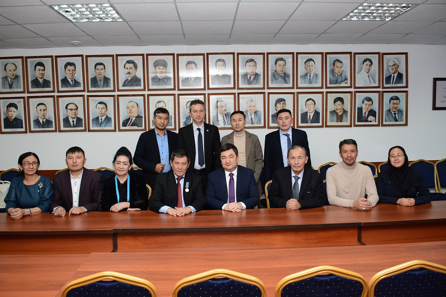 Шетелде тұратын қандас әріптестеріміз «Egemen Qazaqstan» ұжымымен кездесті (фоторепортаж)