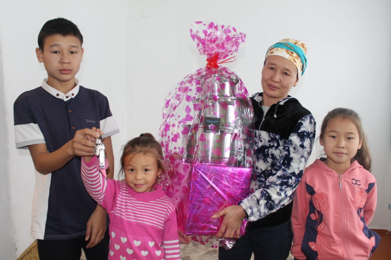 Алакөлдік 13 «Бақытты отбасы» баспаналы болды