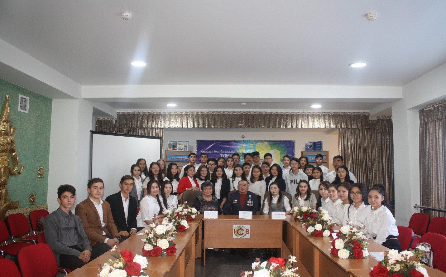 «Заманауи Қазақстан. Елбасының көшбасшылығы» тақырыбында дөңгелек үстел өтті