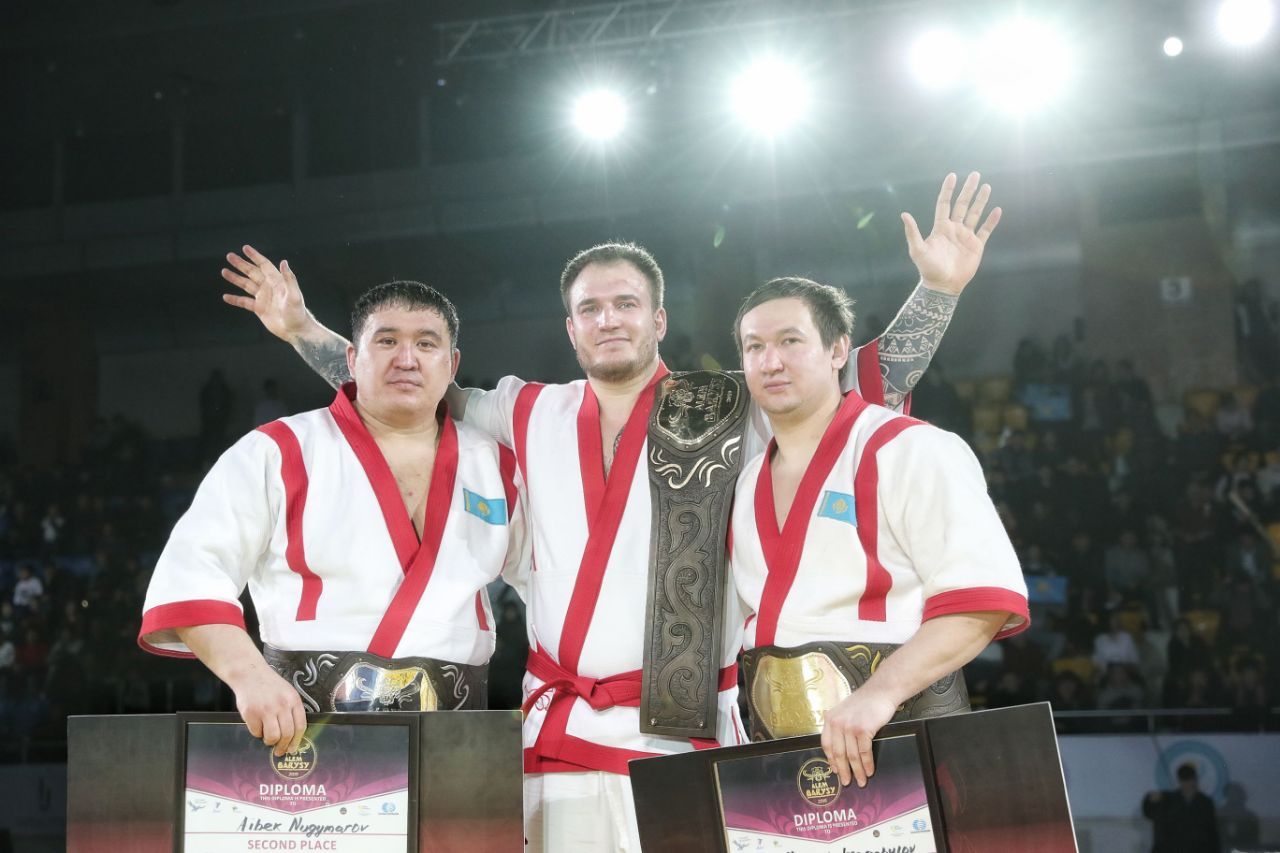 Роман Бобиков «Әлем барысы» абсолютті әлем чемпионатында жеңімпаз атанды