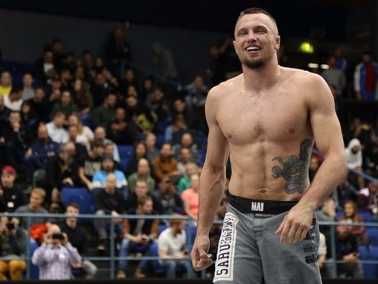 Әйгілі жекпе-жек шебері Крэйг Джонс Алматыға келді