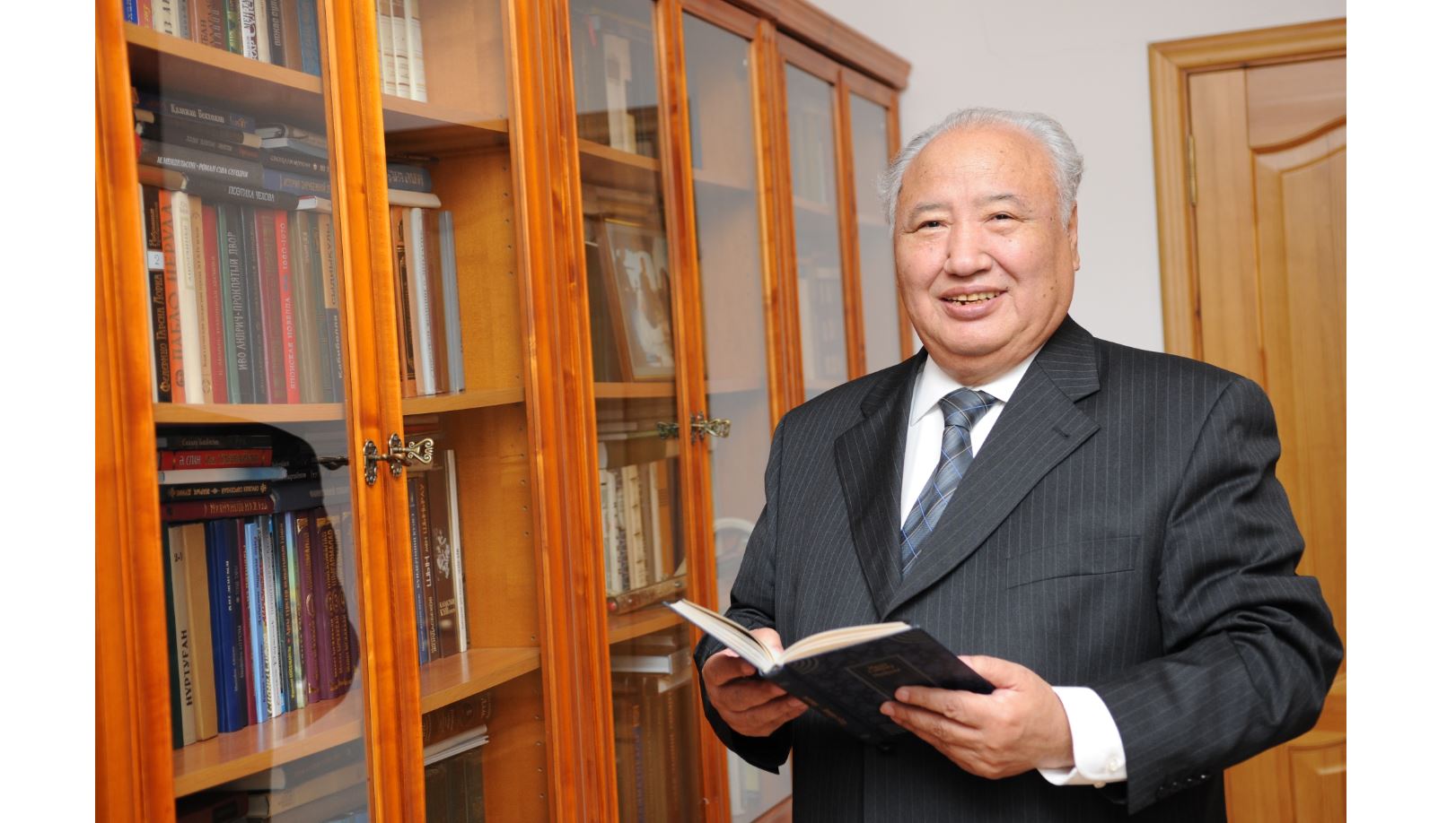 Ажырамас дүниенің адамы...