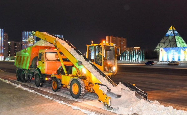 Бүгін елордада қар тазалауға 1016 техника мен 1800 жұмысшы жұмылдырылды