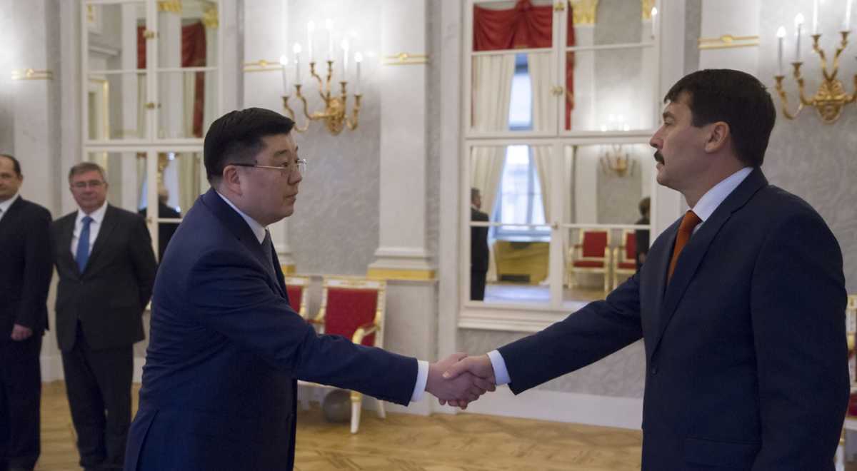 Қазақстан Елшісі Мажарстанның Президентіне сенім грамоталарын тапсырды