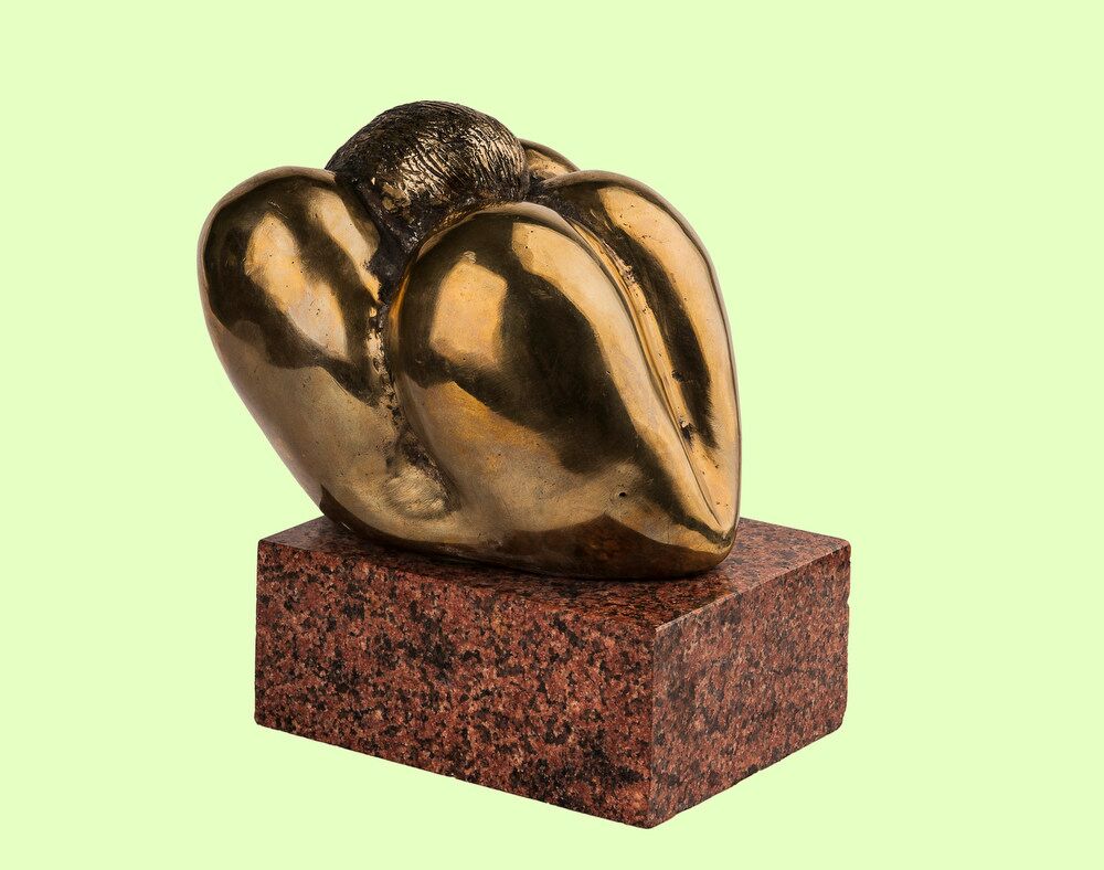 Алматыда мүсінші Шоқан Төлештің көрмесі ашылды