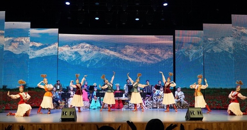 Тәуелсіздік күніне орай күй тартылып, жыр маржаны төгілді