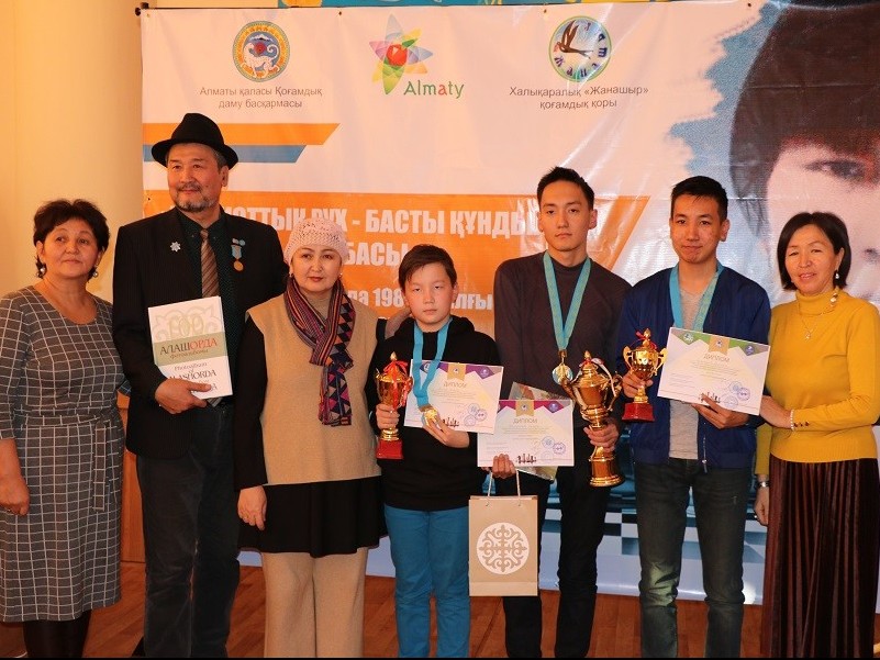 Алматыда Қайрат Рысқұлбековтің құрметіне шахмат турнирі өтті