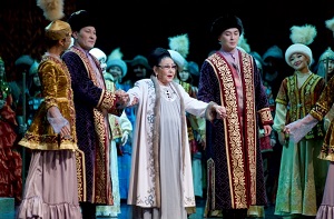 Алматылықтар Бибігүл Төлегеноваға құрмет көрсетті