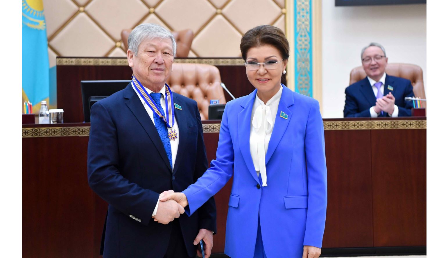 Мемлекеттік наградалар тапсырды