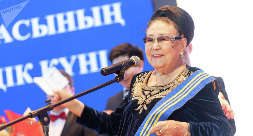 Димаш Бибігүл Төлегенованы мерейтойымен құттықтады