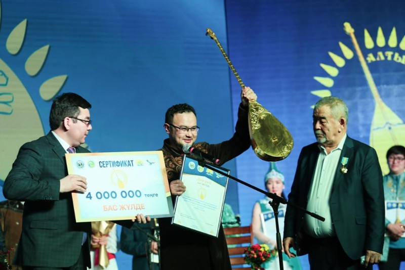 VIII «Алтын домбыра» иесі – Рүстем Қайыртай