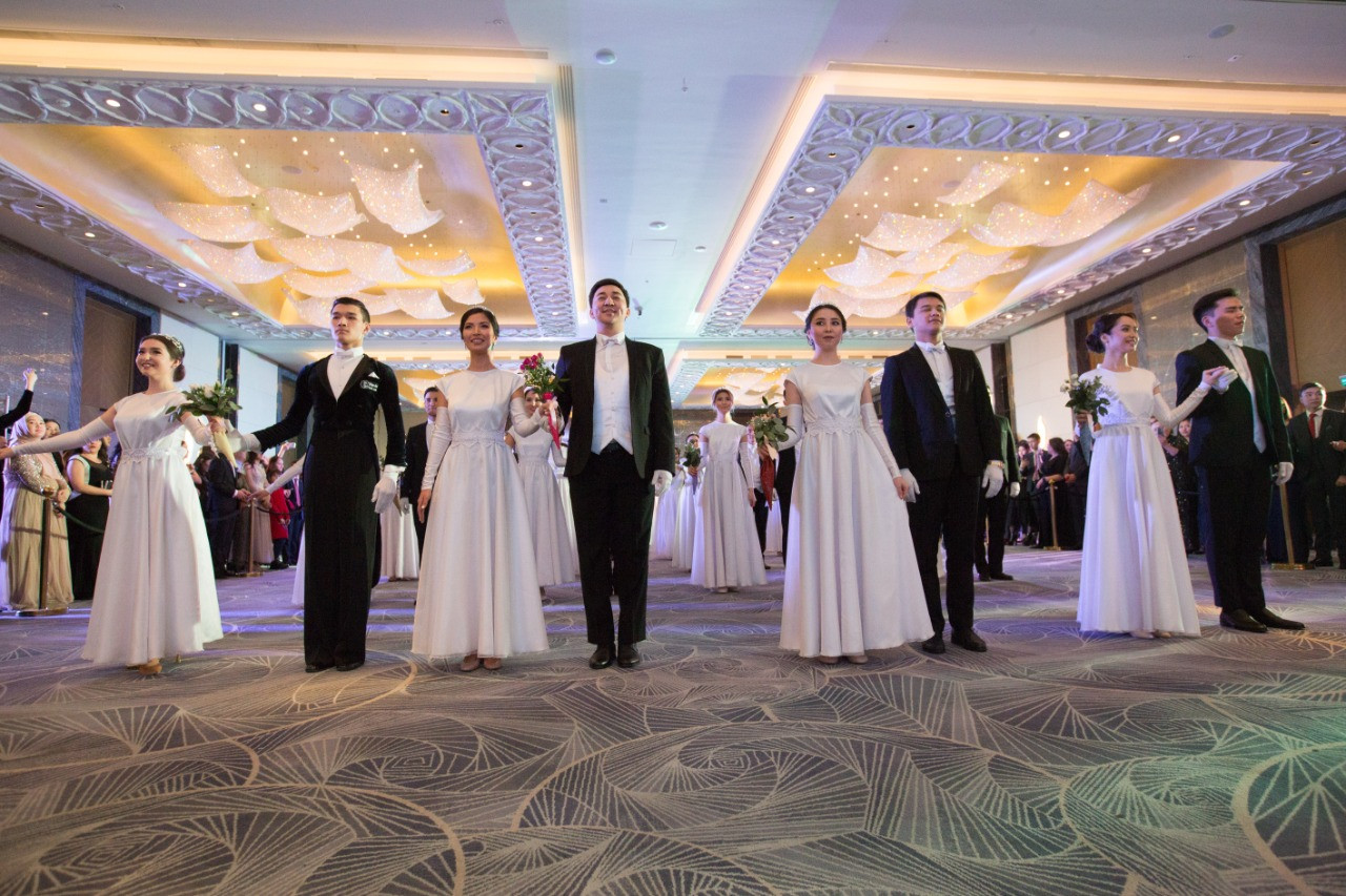 Нұр-Сұлтанда «Бір әлем – бір өмір» халықаралық жастар балы өтті