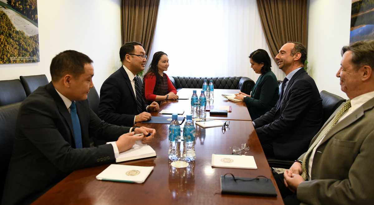 Е. Ашықбаев Жан Жером Касабянканы қабылдады