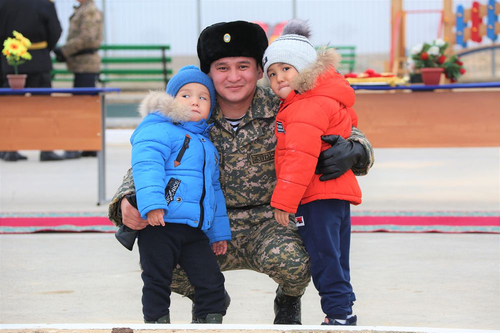 Ақтаудың әскери қызметшілеріне пәтердің кілттері табысталды