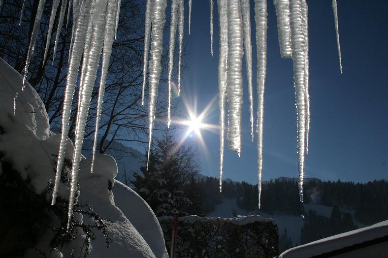 Қыс мезгілінде балаларды жарақаттан қалай сақтауға болады?