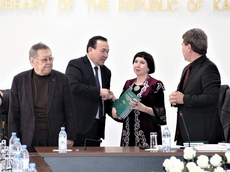 Қазақ тіліндегі алғашқы «Қазақстандағы цирк өнерінің бастаулары мен дамуы» кітабы шықты