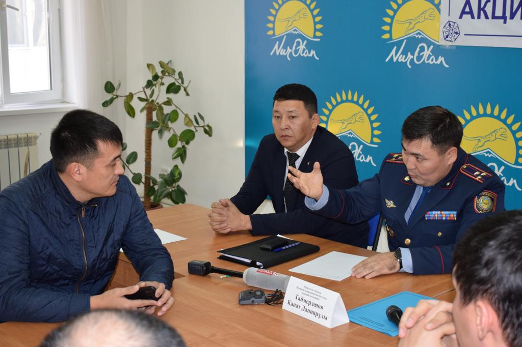 Маңғыстаулық полицейлер тұрғындармен жүздесуде