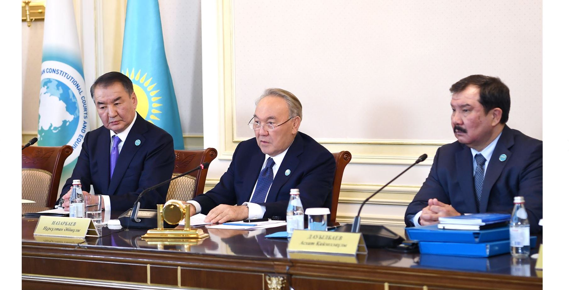 Конституциялық Кеңестің мәжілісіне қатысты