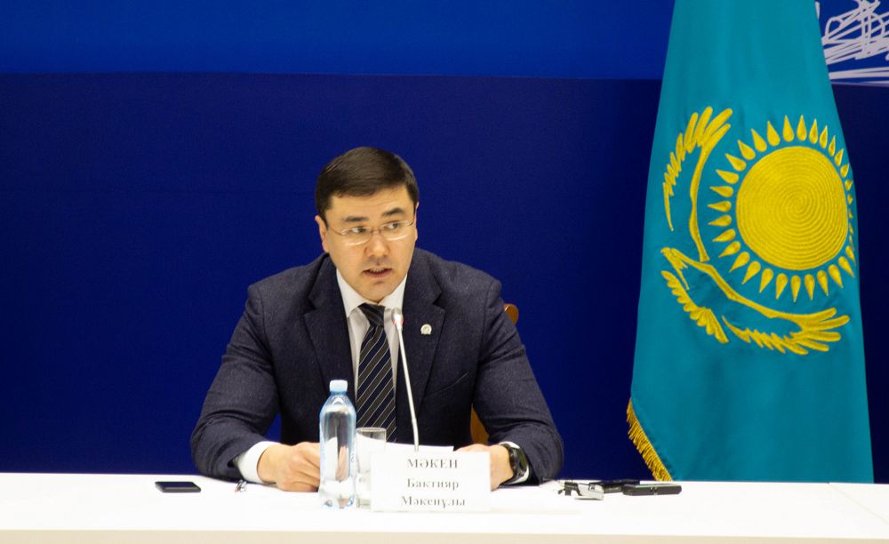 Б. Мәкен халықты коронавирустан қорғау мәселелері жөнінде кеңес өткізді