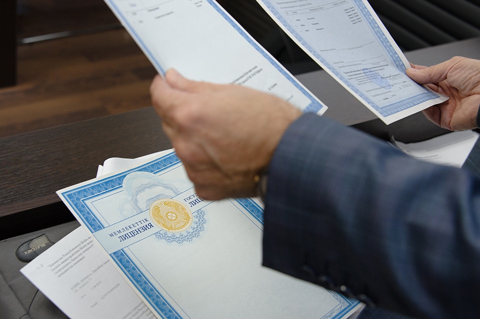 Лицензиясынан айырды