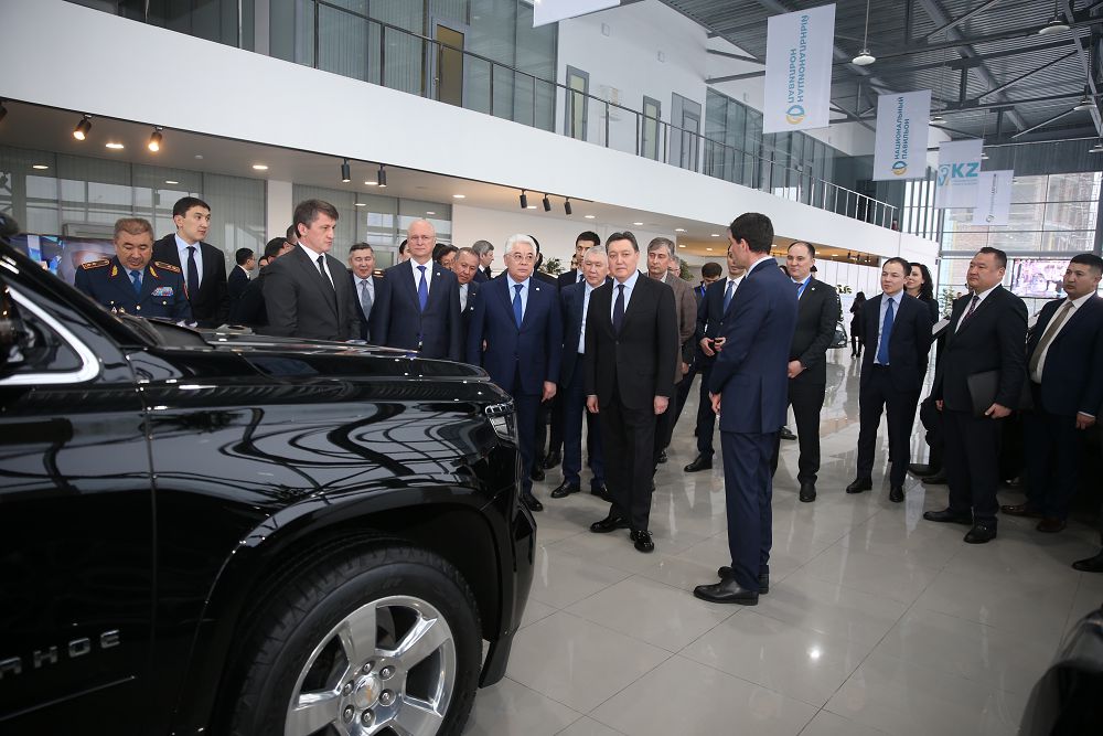 Асқар Мамин Ұлттық автомобиль павильонын аралады